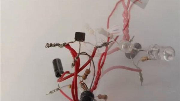 Migalki//KT3102//Flashing lights//Моргающий светодиод//Простые схемы мигалок///!!!