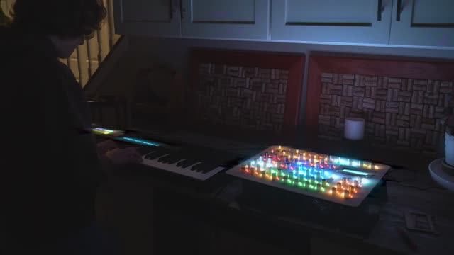 Dasma Tech CESyL: Jamming with Synth and Keyboard