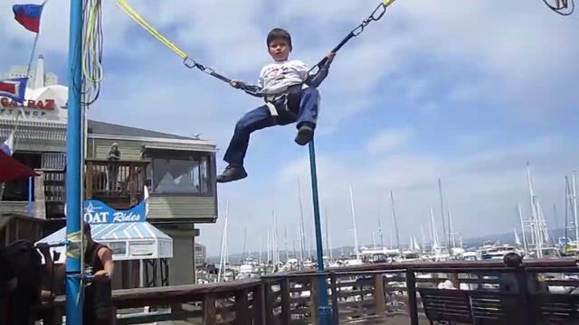 Sadie 's cousin Jack bungee jumping at Fisherman Wharf 4/22/2011 смотреть онлайн