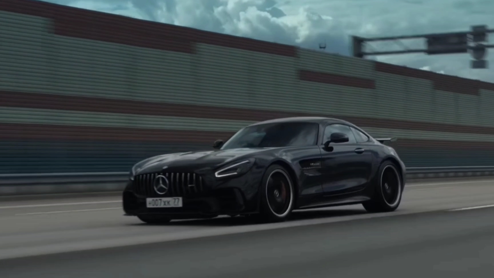 Mersedes GTR AMG смотреть онлайн