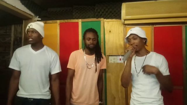 Taksik, Kashabar and Mekitz.. A Shell it #freestyle @ African Tradion Studio смотреть онлайн