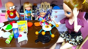 ОЙ, ЯИЧКО УПОЛЗАЕТ🥚🤣 ЗАВТРАК С ПАУКАМИ у Кати и Макса веселой семейки! Куклы истории ДАРИНЕЛКА ТВ