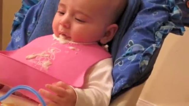 Ellie eating.m4v смотреть онлайн