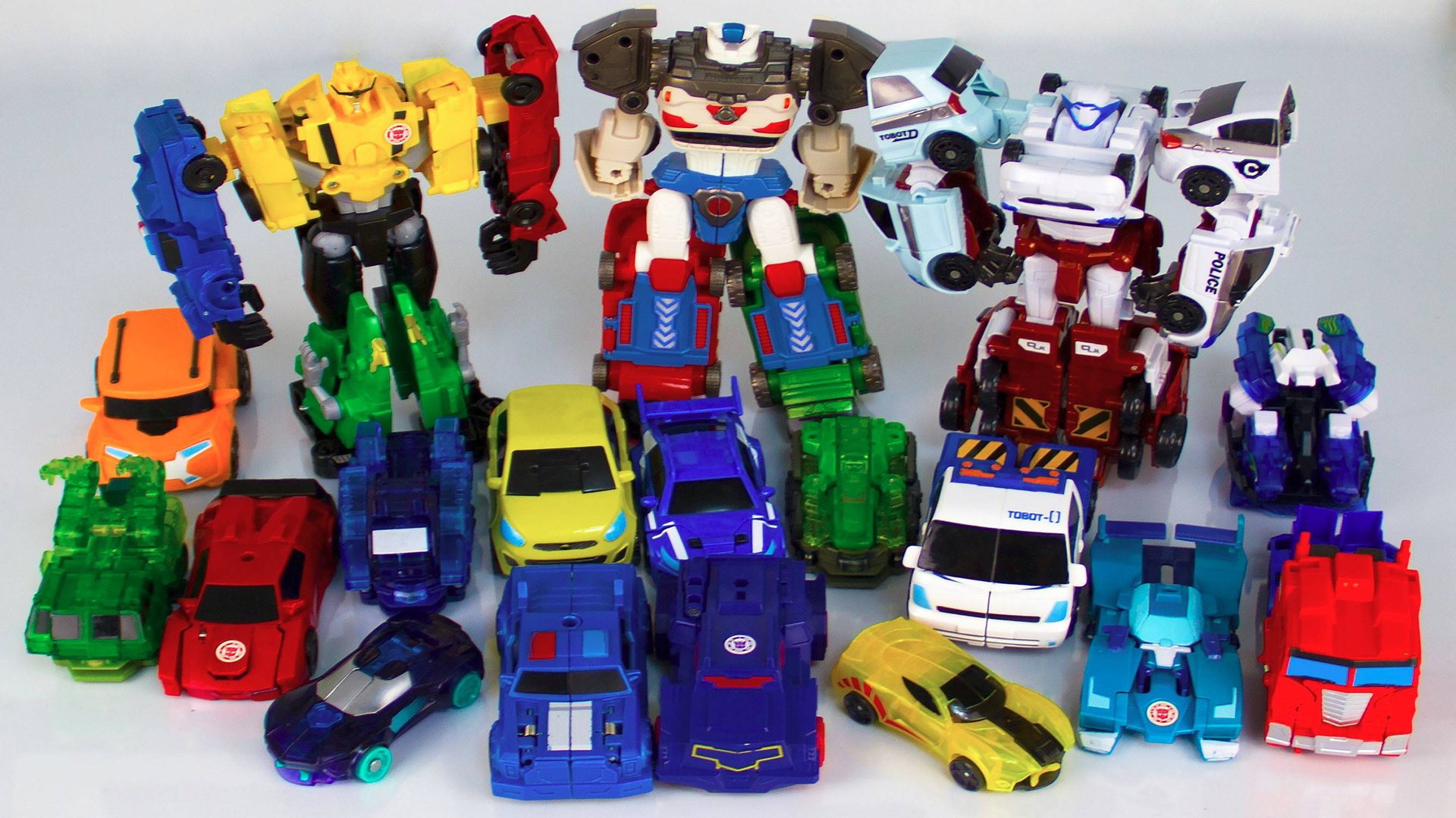 Автоботы Трансформеры, Десептиконы, Тоботы и Дикие Скричеры выяснют кто круче. смотреть онлайн