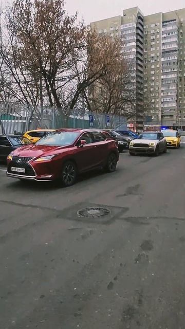 ТЦ Щука "персводилы" господ ставят кареты вторым рядом экономия 100р/паркинг Сидоров! Наведи порядо смотреть онлайн