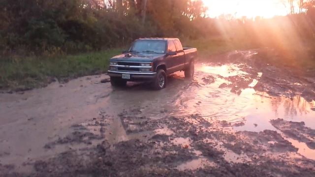 Sweet Sound of a Chevy 350, 1995 Silverado смотреть онлайн