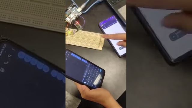 App Android utilizando proteus y arruino (encender y apagar un Led enviando un sms) смотреть онлайн