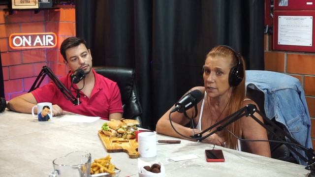 Rita Cadillac explica como era conviver com o Chacrinha #TurniCast смотреть онлайн
