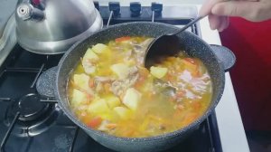 Готовлю суп со свиными ребрышками.