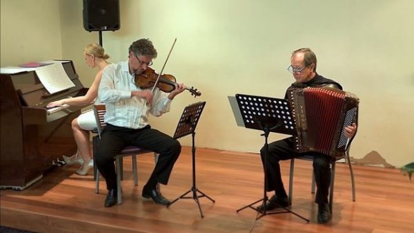 Por una Cabeza - Carlos Gardel - Trio Nuevo