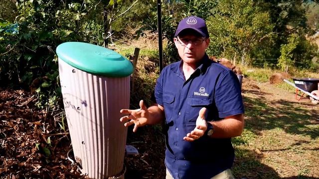 Pet Poo Worm Composting IT'S EASY AS Guru Series Video 3 смотреть онлайн