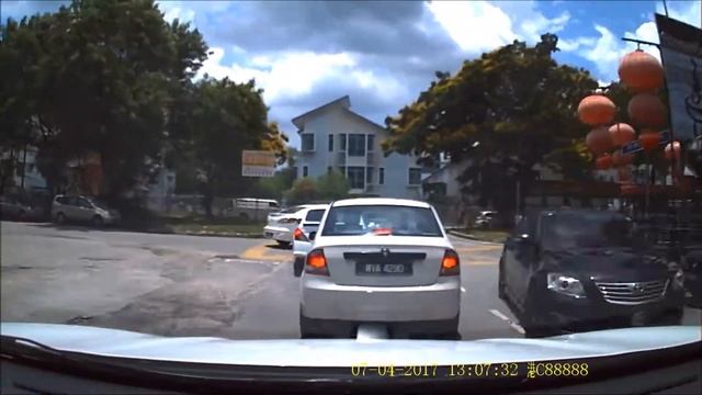 idrop A003-001 CAR DVR 4ch Camera Video Recorder #1 смотреть онлайн