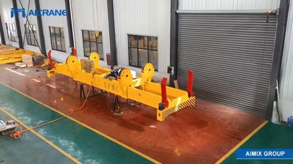 Видео о работе спредера для контейнеров