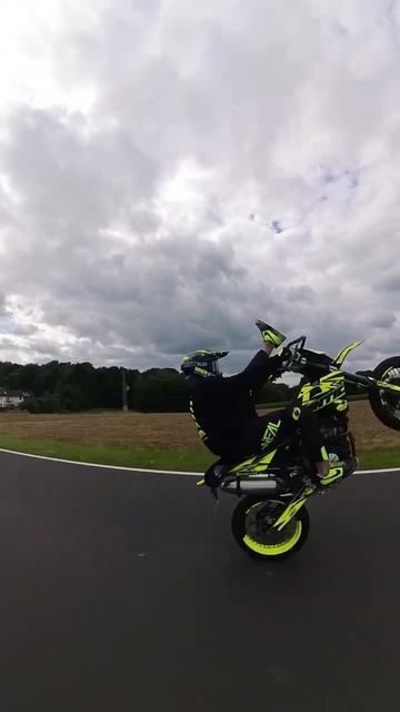 #supermoto #fantic125 #fy #viral #vibes #wheelie #motorcycle смотреть онлайн