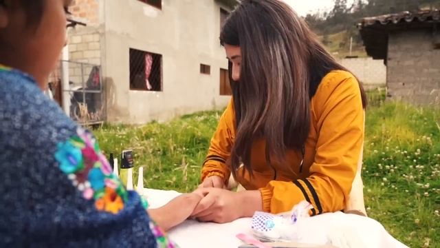 EL PRIMER MANICURE A MARIA, MIRA COMO QUEDÓ смотреть онлайн