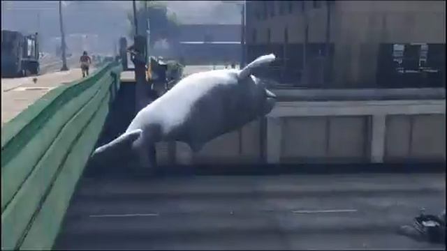 Прикол GTA. Киты падают с неба смотреть онлайн
