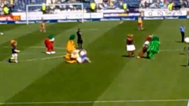 Boogie and Dingo Get Fruity at Hampden смотреть онлайн