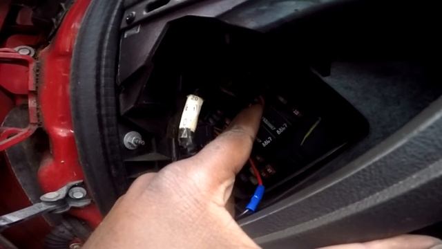 2003 Chevy Avalanche - Back Up Camera Install смотреть онлайн
