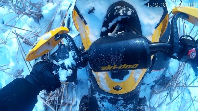 TANDEM WHEELIES IN DEEP SNOW смотреть онлайн