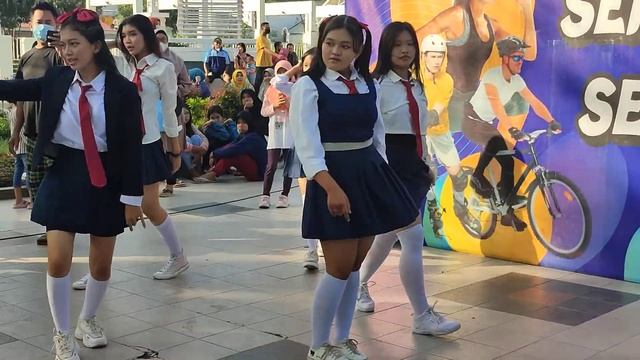 Ekstra Dance SMA Semen Gresik di acara car free day смотреть онлайн