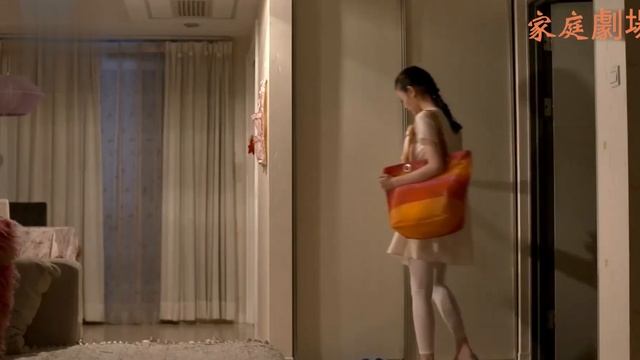 囂張小三故意給妻子打電話挑釁，丈夫暴怒指著她鼻子大罵：有多遠滾多遠！ смотреть онлайн