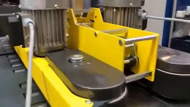 XL35/ Semi-automatic box sealer for large, fixed sized boxes, Siat смотреть онлайн
