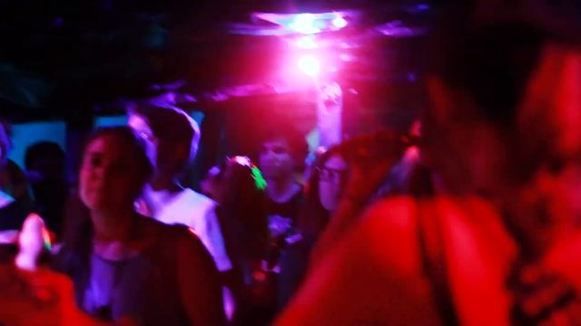 The Unending Thread - Like Water (Live at the Blue Room) смотреть онлайн