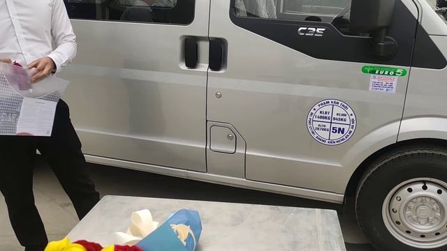 VUI CHƠI MÙA DỊCH BÊN XE VAN C35 смотреть онлайн