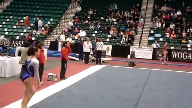 Kayla W. warm up floor, WOGA Classics 2010 смотреть онлайн