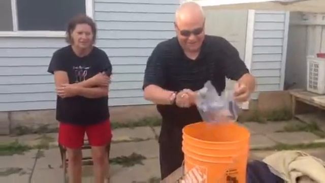 ALS Ice Bucket Challenge, Cathy Campbell смотреть онлайн