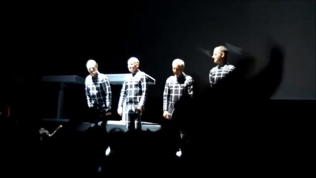 KRAFTWERK - The end of the show (Live at Namba Hatch, Osaka japan 18-May-2013) смотреть онлайн