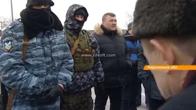 селяни накинулись на крымский "Беркут" за то что поля заминированные смотреть онлайн