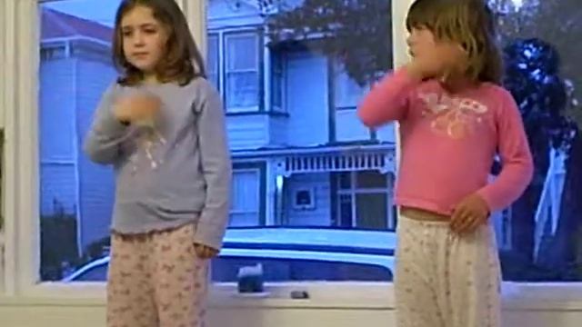 My Girls Conducting us singing very badly смотреть онлайн