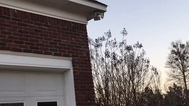 Lorex 1080p Wi Fi Dual Floodlight Camera Review, Good quality with good HD video and night vision i смотреть онлайн