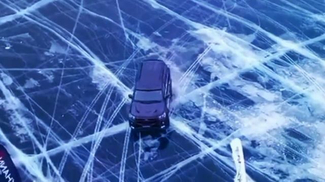 Tesla, Toyota, car drifting on ice смотреть онлайн