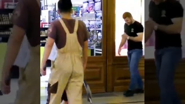 Змея В Торговом Центре ПРАНК смотреть онлайн