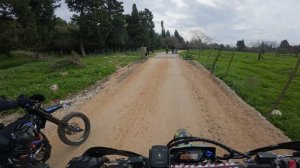 Surron Ultra Bee в разных вариациях тюнинга. Поездка в лесу.