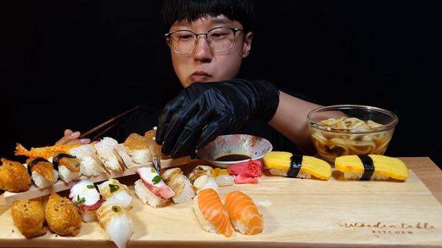 [SUB] 갓성비 단돈 19,800원 31p+1p 스시와 새우튀김, 미니우동 먹방!! ASMR MUKBANG смотреть онлайн