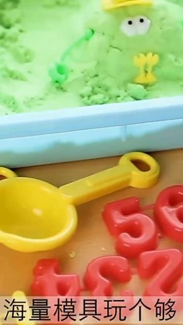 Кинетический волшебный песок с коробкой песочницей и формочками для детей "Стройка" смотреть онлайн