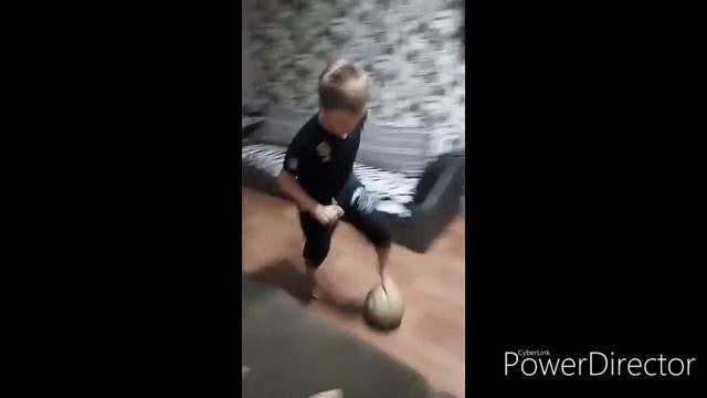 3 финта от Никиты и Егора ставти лайки (PLEY Games мячик) смотреть онлайн