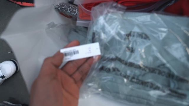 FIRST SUPREME DROP I BOUGHT EVERYTHING (LONDON) смотреть онлайн