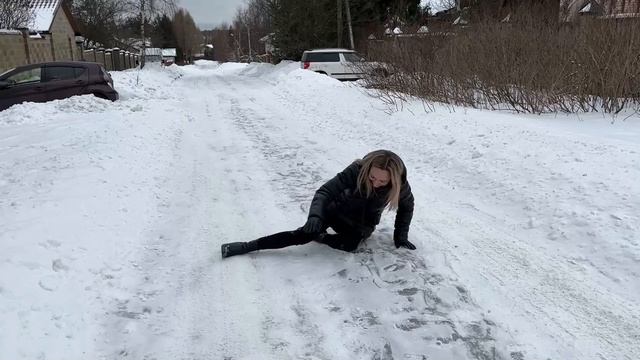 High Heels Compare on Ice, Slippery High Heels on Ice, High Heels on Snow, Stiletto on Ice (# 1207) смотреть онлайн