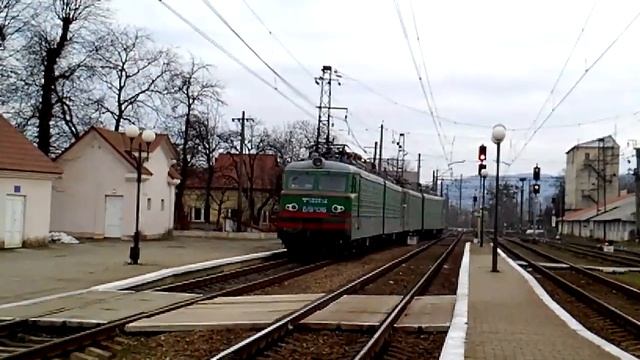 "сплотка" ВЛ11м-131+Вл11.8-663(тч-9 Лозова ПІВДзал.) заходить на бокову колію ст.Свалява ЛЬВзал. смотреть онлайн