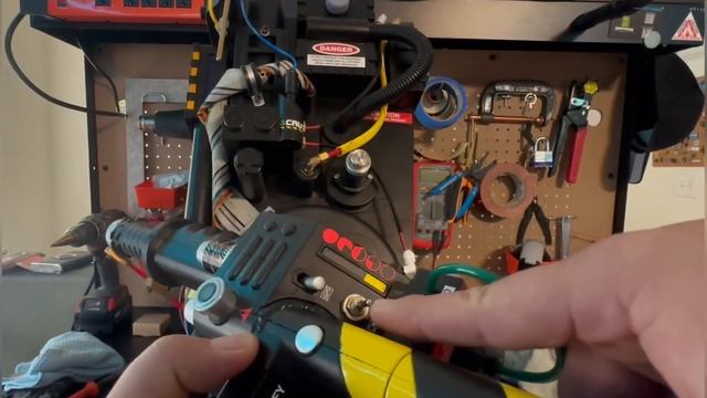 SPIRIT HALLOWEEN PROTON PACK WITH HASBRO ZAP N BLAST PROTON WAND смотреть онлайн