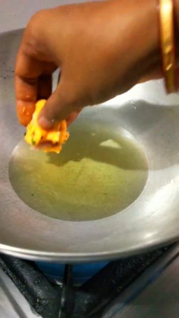 Masoor Daler Bora - Bengali Lentil Fritters #shorts смотреть онлайн
