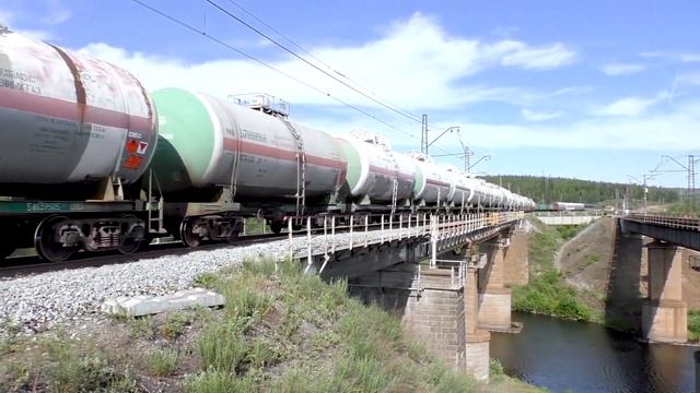 2ЭС10-151 "ГРАНИТ" с грузовым поездом смотреть онлайн