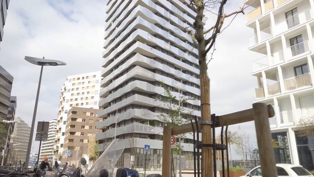 Walking in modern part of Paris, Clichy-Batignolles, 17th arrondissement of Paris, France смотреть онлайн
