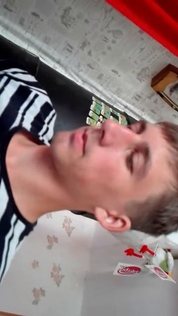 Чуть не убил меня за слова привет подписчики, но вы его не слушайте он врёт. Он хороший но тупой.Дц смотреть онлайн