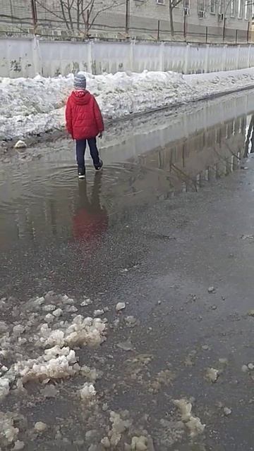 Таджик убирает снег шпагатом смотреть онлайн