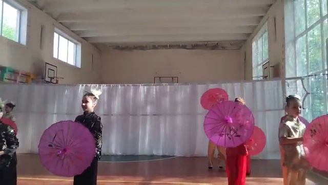Китайский танец с зонтиками ( Там есть я) смотреть онлайн